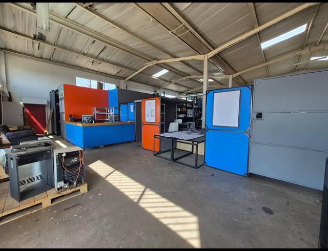 526M² WAREHOUSE TO LET IN BOLTONIA